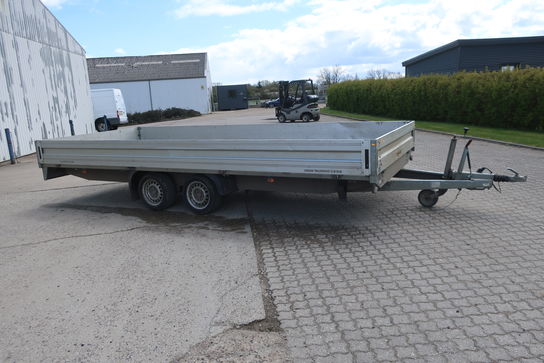 Trailer HUMBAUR 305121