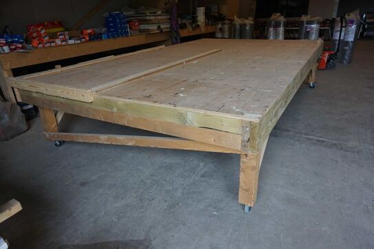 Stort arbejdsbord med hjul 426x245 cm