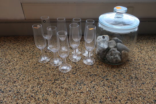 9 stk. Champagneglas samt 1 stk. Glaskrukke HOUSE DOCTOR