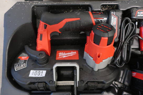 Båndsav MILWAUKEE M12 BS inkl. 2 stk. batterier samt lader