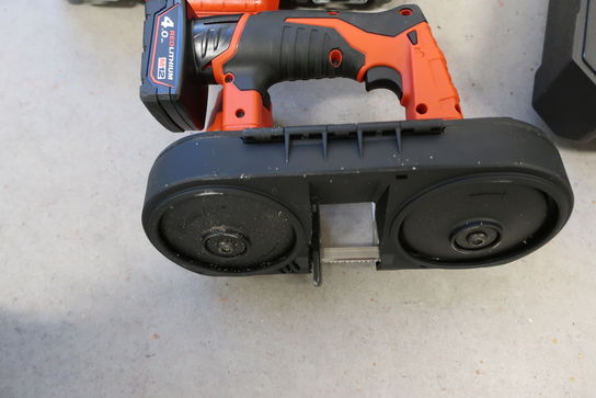 Båndsav MILWAUKEE M12 BS inkl. 2 stk. batterier samt lader