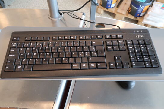 Fujitsu Lifebook E5540M i5 + skærm, keyboard & dockingstation