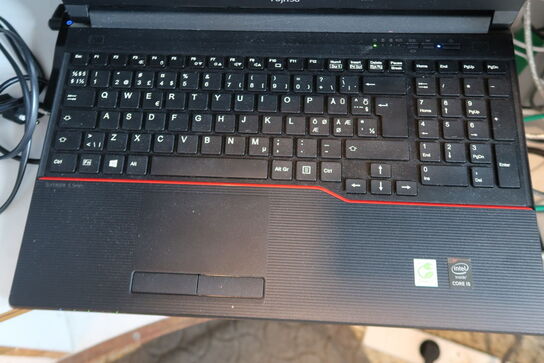 Fujitsu Lifebook E5540M i5 + skærm, keyboard & dockingstation