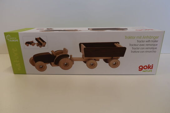 Stor traktor og vogn, natur - Goki