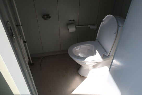 Skurvogn 67 med toilet/bad, omklædningsskabe m.m. (Værktøj medfølger ikke)