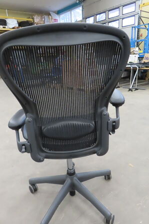 Kontorstol HERMAN MILLER, sort