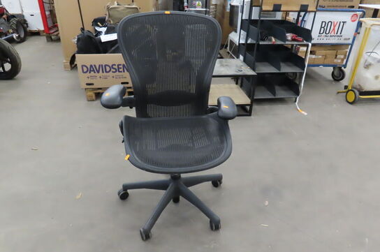 Kontorstol HERMAN MILLER, sort