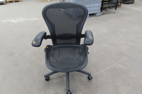 Kontorstol HERMAN MILLER, sort