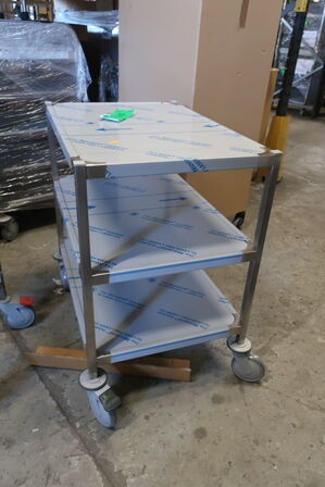 Kørebord 830x600 mm m/vulstkant m/ over og 2 underhylder